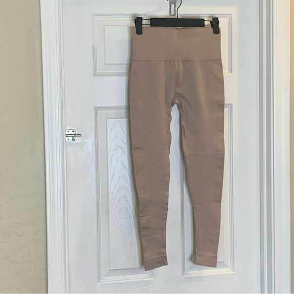 Set Active Sculpt Flex Seamless High Rise Leggings Ribbed Beige Cream Size S/M - Picture 4 of 8